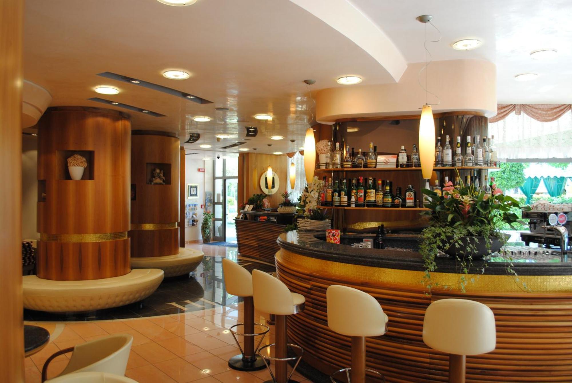 Hotel Franz Бибионе Экстерьер фото
