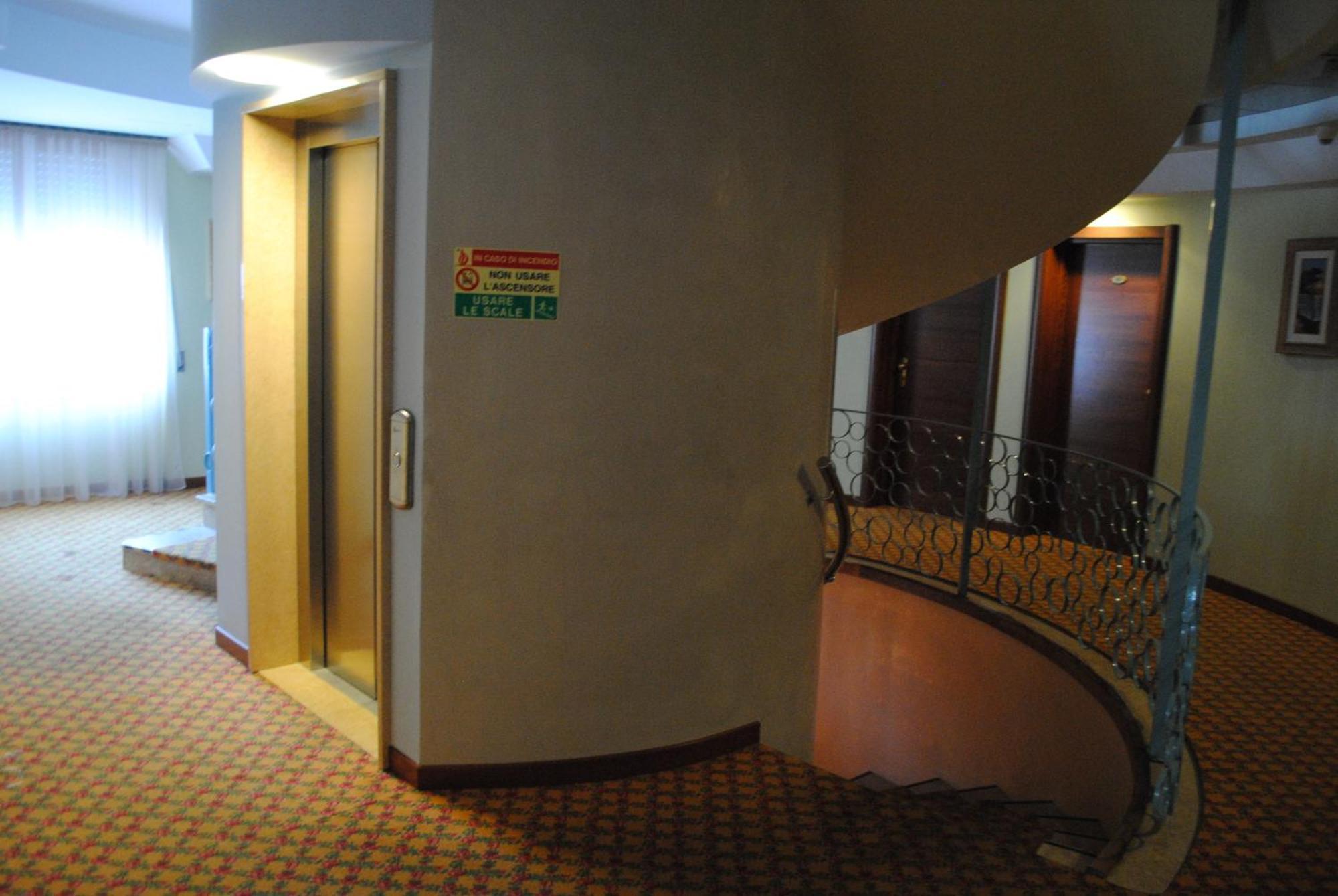 Hotel Franz Бибионе Экстерьер фото