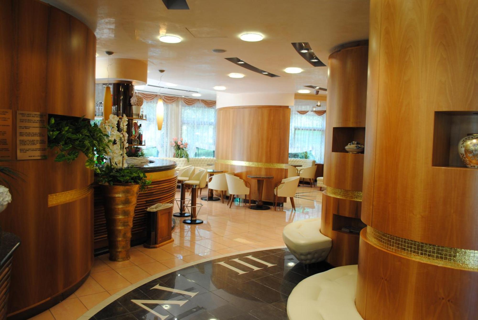 Hotel Franz Бибионе Экстерьер фото