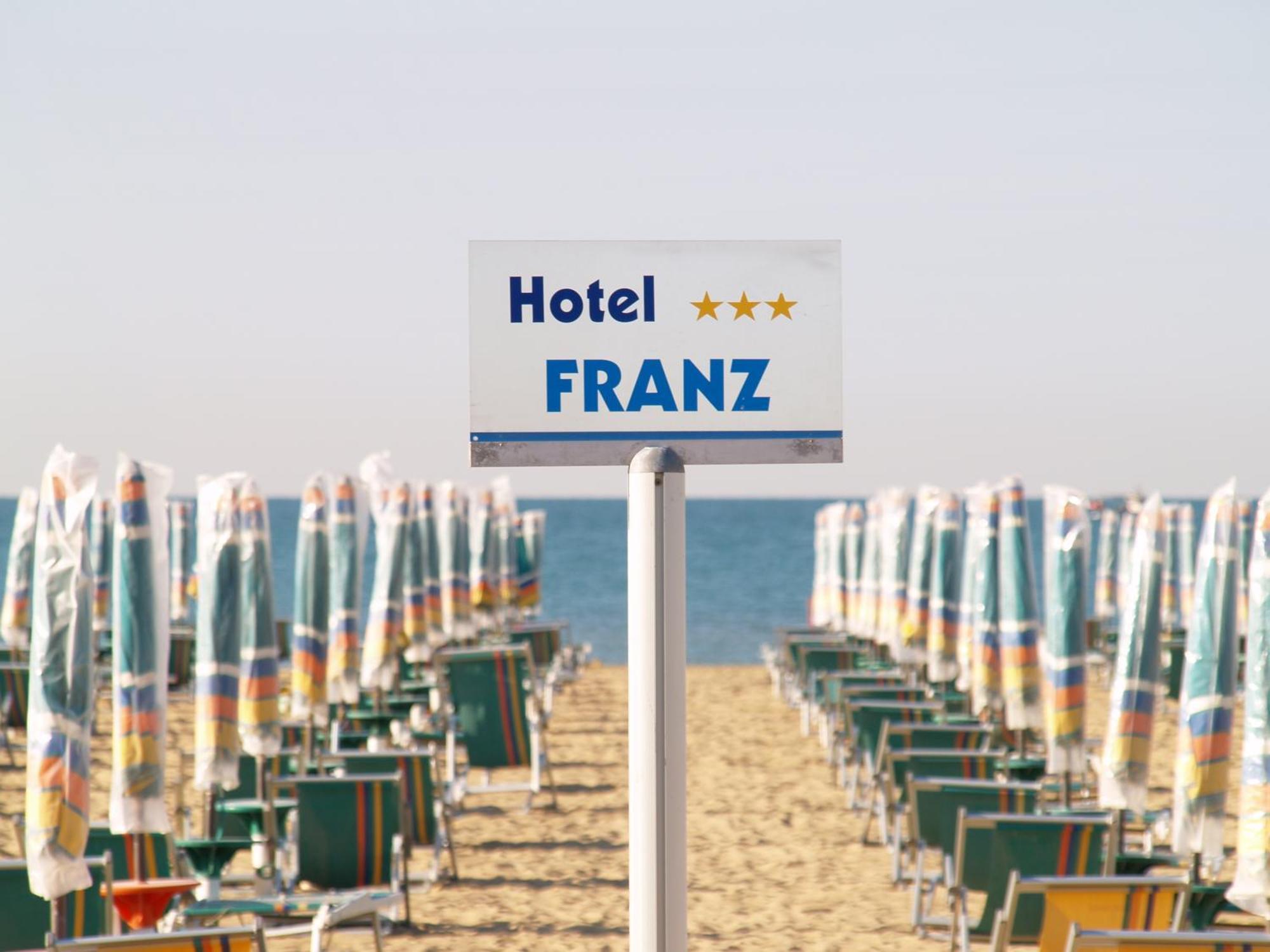 Hotel Franz Бибионе Экстерьер фото