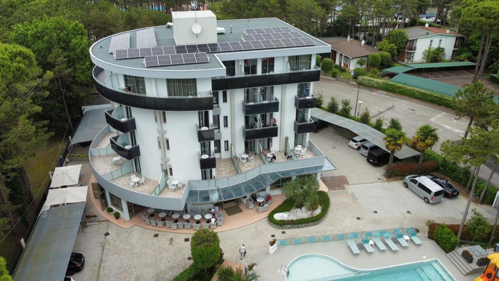 Hotel Franz Бибионе Экстерьер фото