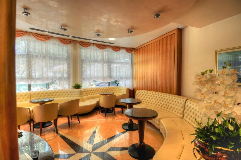 Hotel Franz Бибионе Экстерьер фото